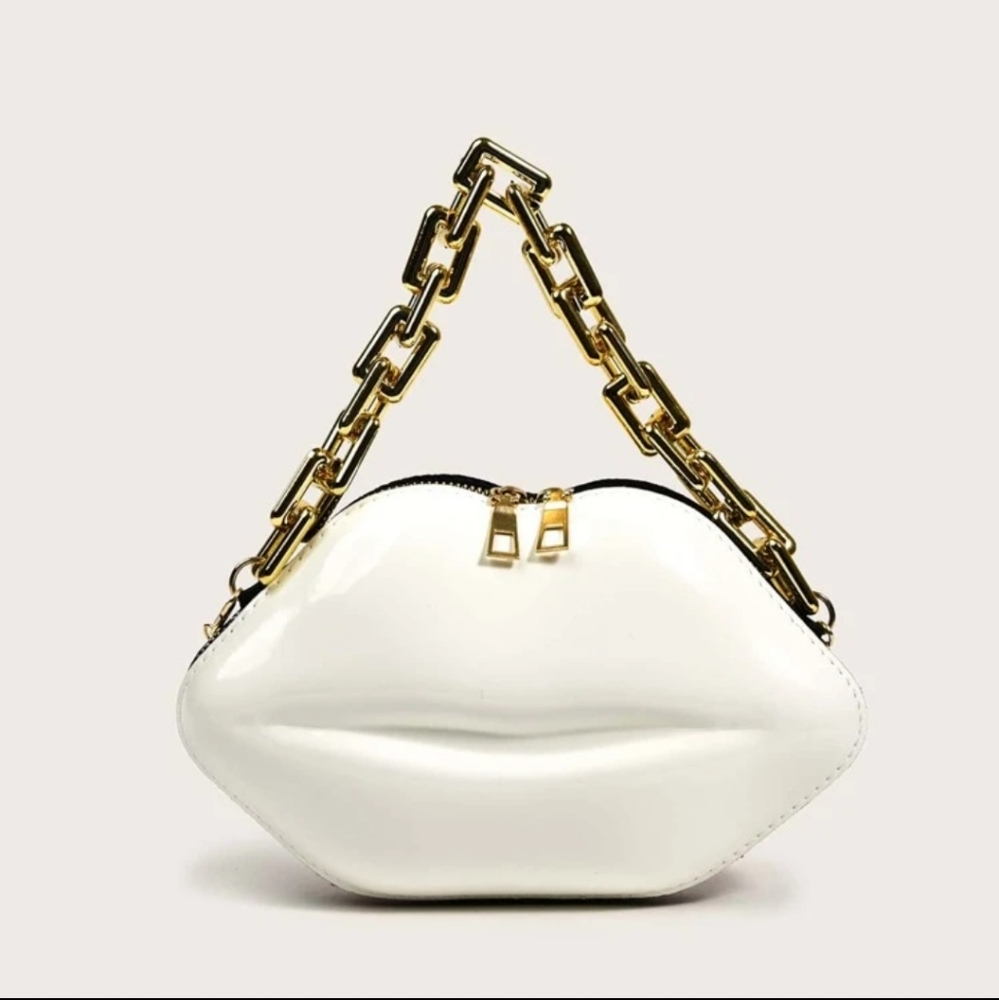 Lips purse 💋💋💋
